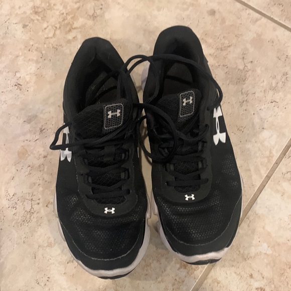 Under Armour Sneakers - Picture 1 of 1